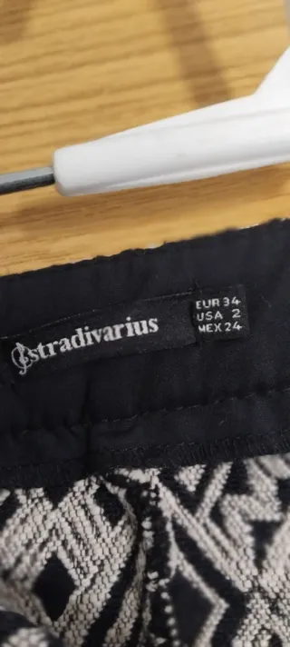 Falda mini étnica Stradivarius con flecos