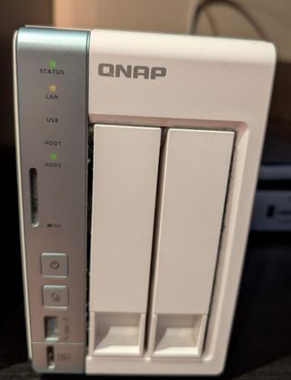 NAS QNAP TS-251A 8GB RAM