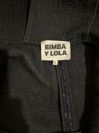 Chaquetón azul jaspeado con capucha. Sirve t/M