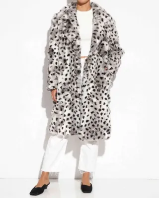 Abrigo pelo estampado animal print