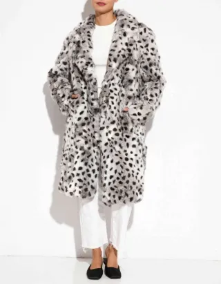 Abrigo pelo estampado animal print