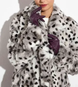 Abrigo pelo estampado animal print