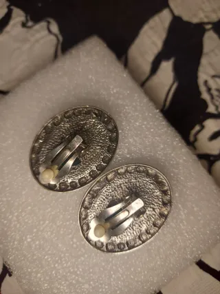 Pendientes vintage clip negros y plateados