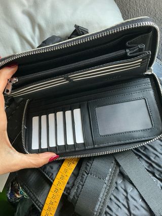 Cartera de piel con diseño patchwork