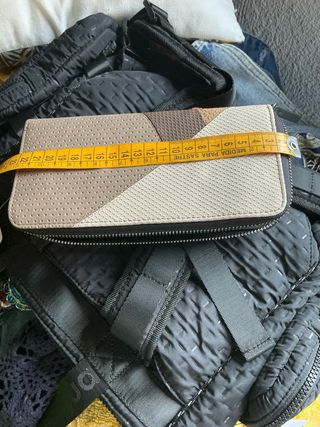 Cartera de piel con diseño patchwork