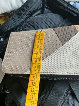 Cartera de piel con diseño patchwork