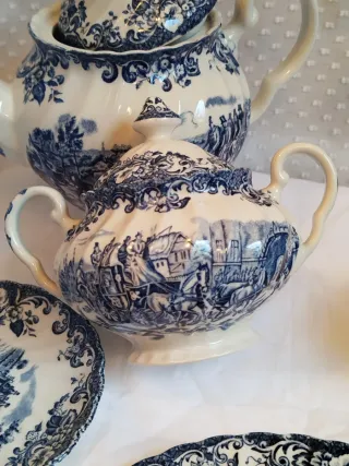 Juego té o desayuno. para 12. Estrenar