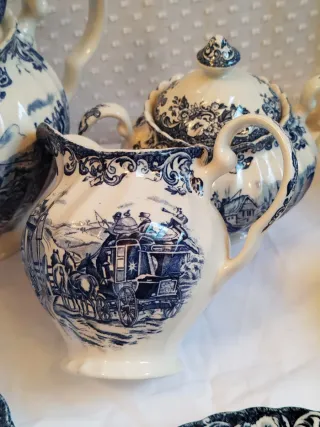 Juego té o desayuno. para 12. Estrenar