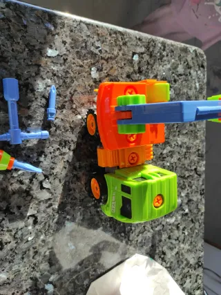 Juguete de construcción con herramientas