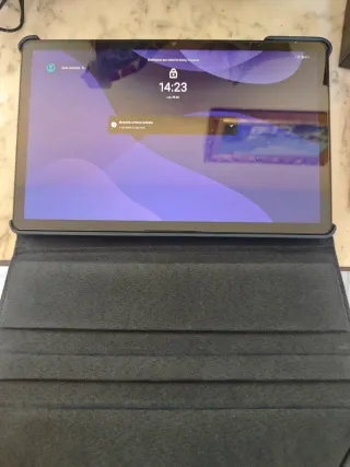 Tablet Lenovo Negra/Violeta