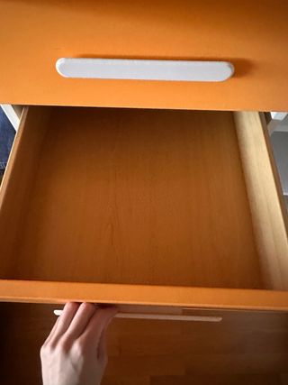 Armadio a 2 ante con 6 cassetti e ripiani