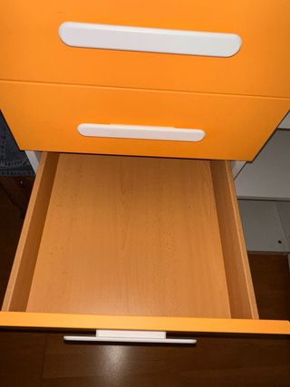 Armadio a 2 ante con 6 cassetti e ripiani