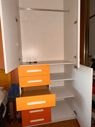 Armadio a 2 ante con 6 cassetti e ripiani