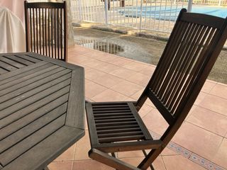 Mesa de madera de teca para exterior