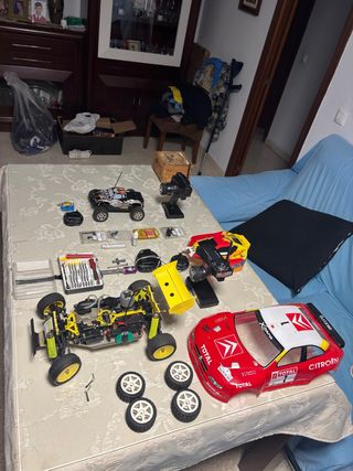 2 Coches RC: Gasolina y Eléctrico