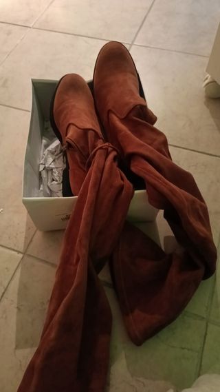 Stivali scamosciati marrone elasticizzati