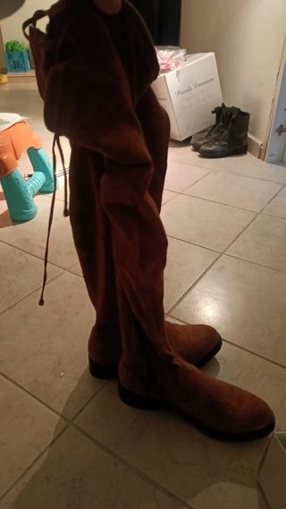 Stivali scamosciati marrone elasticizzati