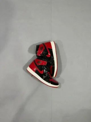 Jordan 1 Retro High OG Bred Patent Talla 42