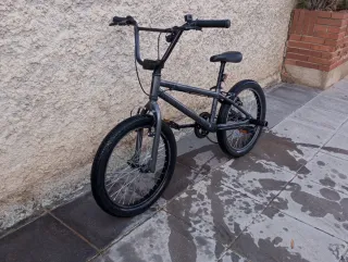 Bicicleta BMX gris