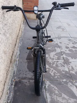 Bicicleta BMX gris