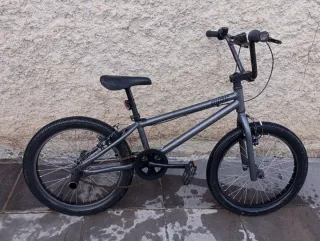 Bicicleta BMX gris