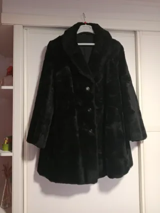 Abrigo pelo negro