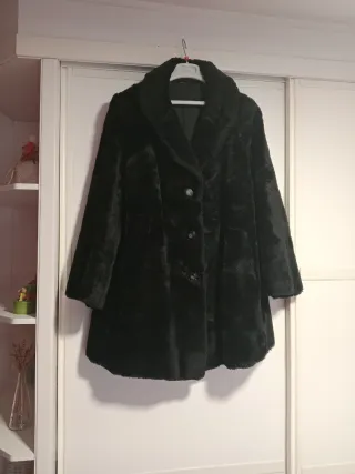 Abrigo pelo negro