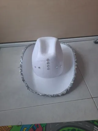 Sombrero vaquero blanco con lentejuelas