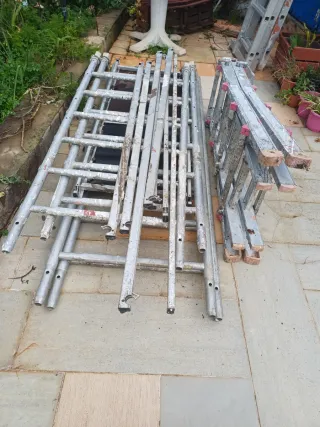 Andamios y escalera de aluminio