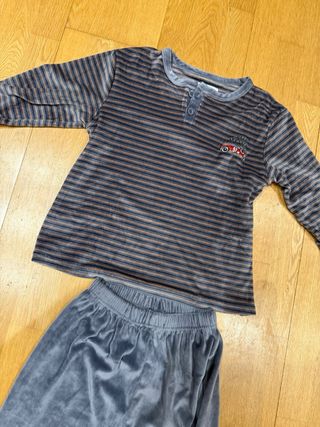 Pijama de niño gris