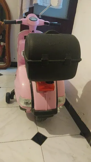 Moto Eléctrica Rosa Estilo Vespa
