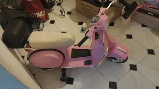 Moto Eléctrica Rosa Estilo Vespa