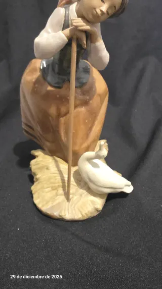 Figura porcelana Lladro pastorcilla con oca