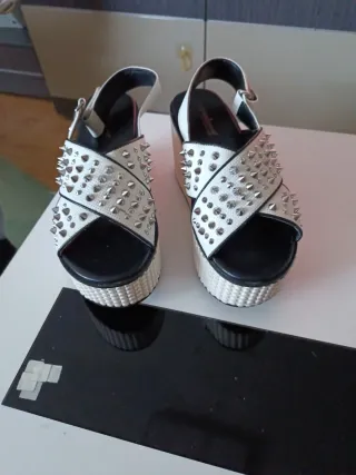 Sandalias Plataforma con Pinchos