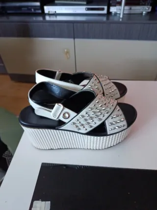 Sandalias Plataforma con Pinchos