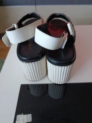 Sandalias Plataforma con Pinchos