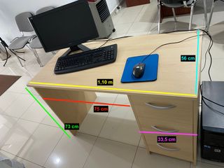Escritorio con cajonera