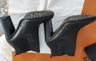 Botines tacón Pedro del Hierro negros