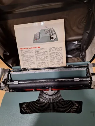 Máquina de escribir Olivetti Lettera 32