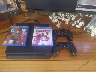 PS4 1TB Negra + 2 Mandos + Juegos