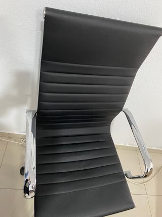 Sillón de oficina ergonómico con ruedas