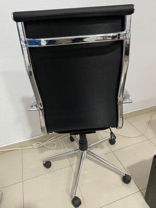 Sillón de oficina ergonómico con ruedas