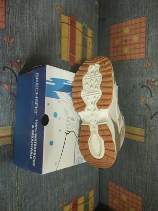 Skechers Beige/Marrón Talla 37 Nuevas