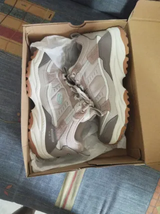Skechers Beige/Marrón Talla 37 Nuevas