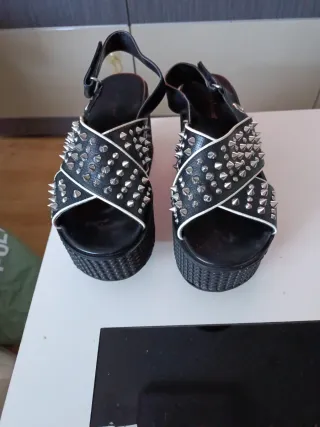 Sandalias plataforma con pinchos