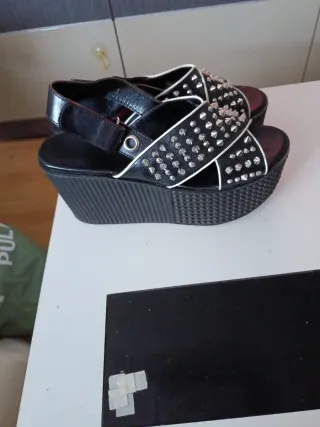 Sandalias plataforma con pinchos