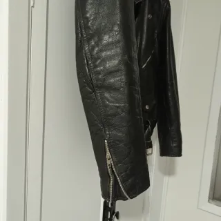 Cazadora cuero clásica negra