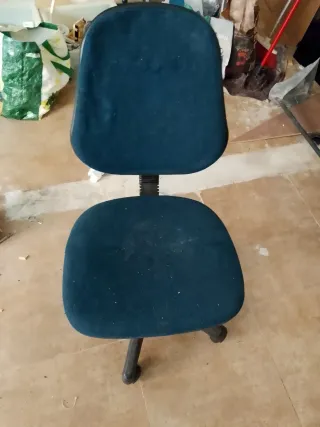 Silla de oficina azul de tela