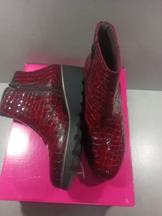 Botines charol rojo/granate