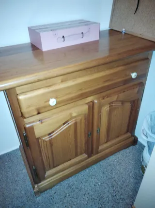 Mueble bajo de madera